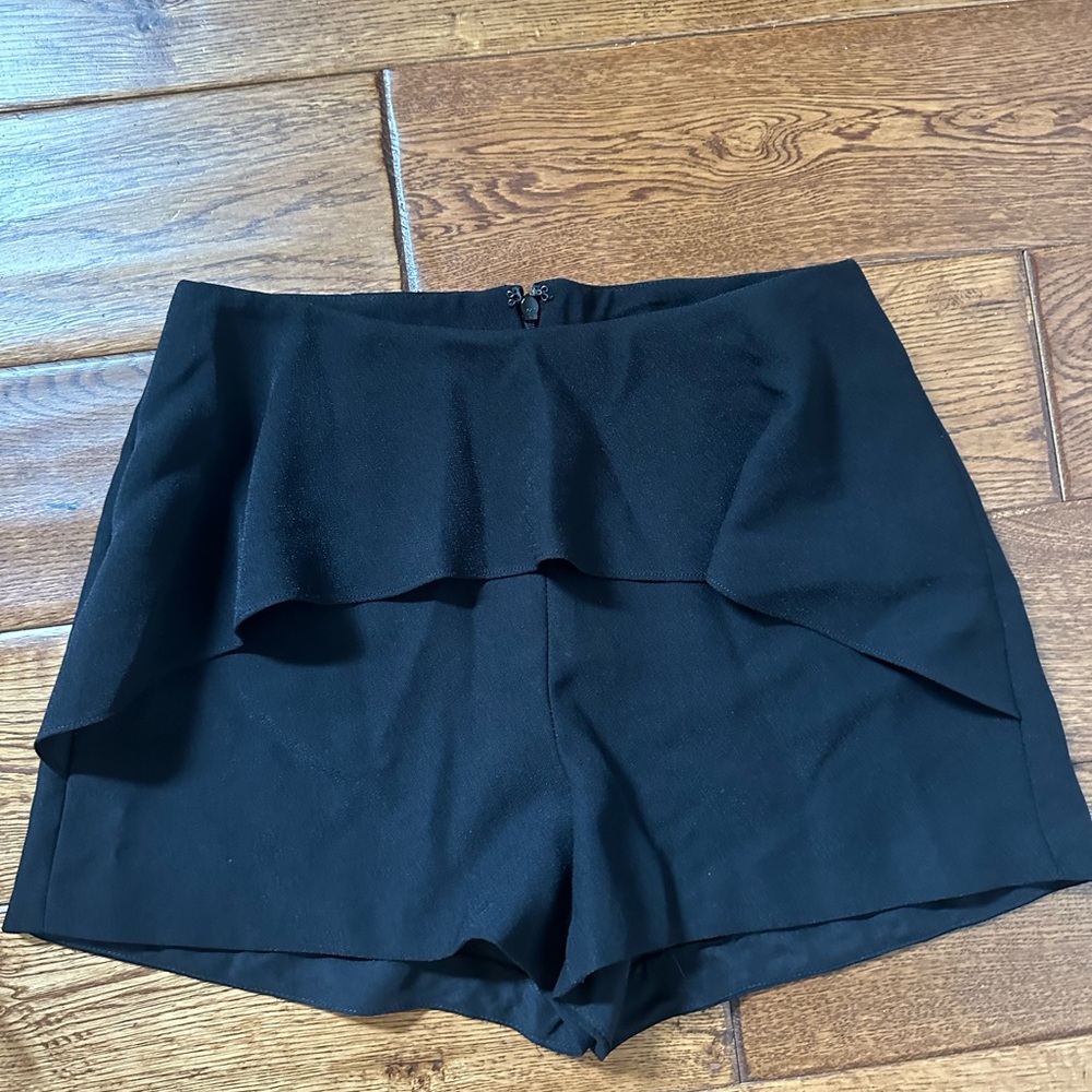 SCRIPTED BRAND SHORTS